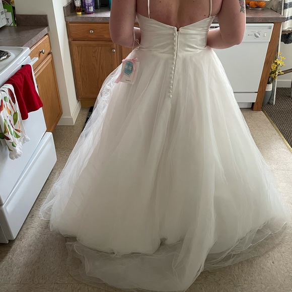 Beautiful satin and tulle wedding dress - Picture 4 of 8